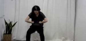 השכמות בישיבה על כיסא ועל הצד