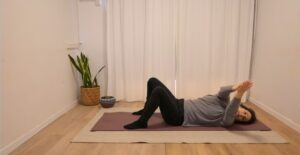 הגב עם ידיים במשולש