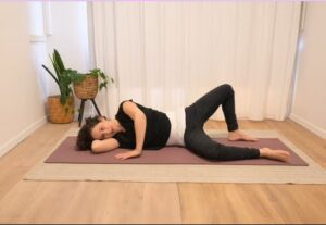 פתיחה וסגירה של מפרקי הירך והכתף עם גלגול האגן